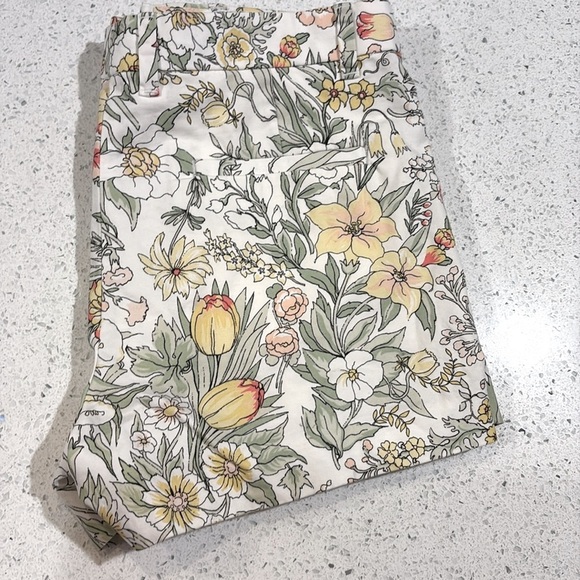 Gap Khakis Floral Mid-Rise Shorts, Women’s Size 6 - Picture 3 of 6